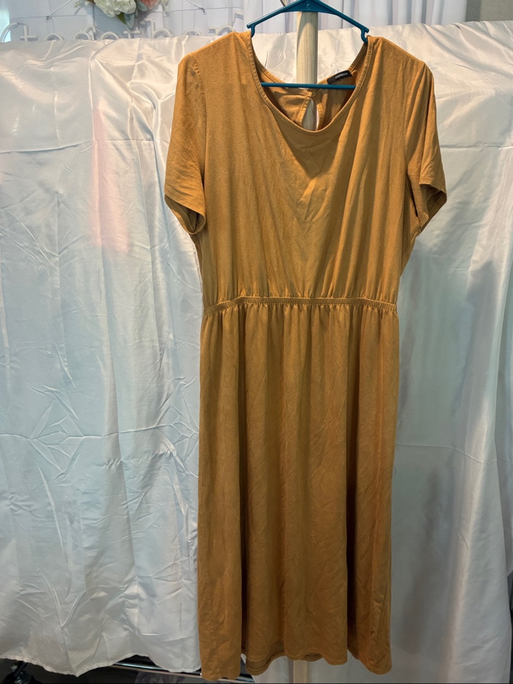 Espresso Short-Sleeve Midi Dress in Suede look super Soft